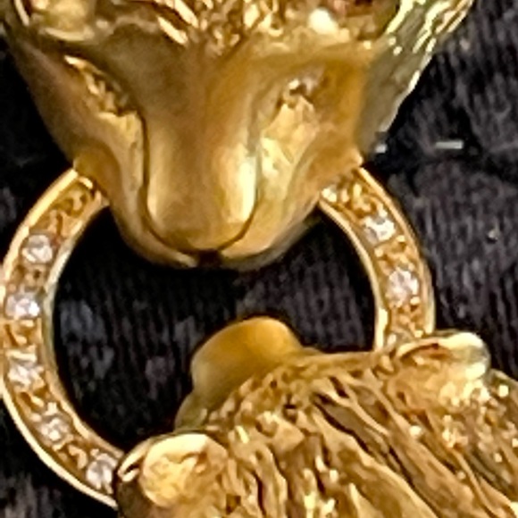 Genuine Pearl necklace with 18k lion heads clasp. Gorgeous! - Picture 12 of 17